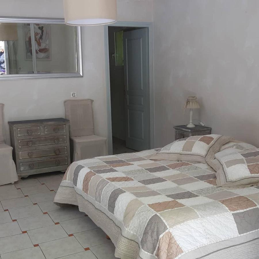 Mas Des Cigognes Bed & Breakfast Le Thor Bagian luar foto