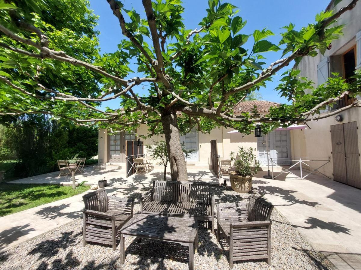Mas Des Cigognes Bed & Breakfast Le Thor Bagian luar foto