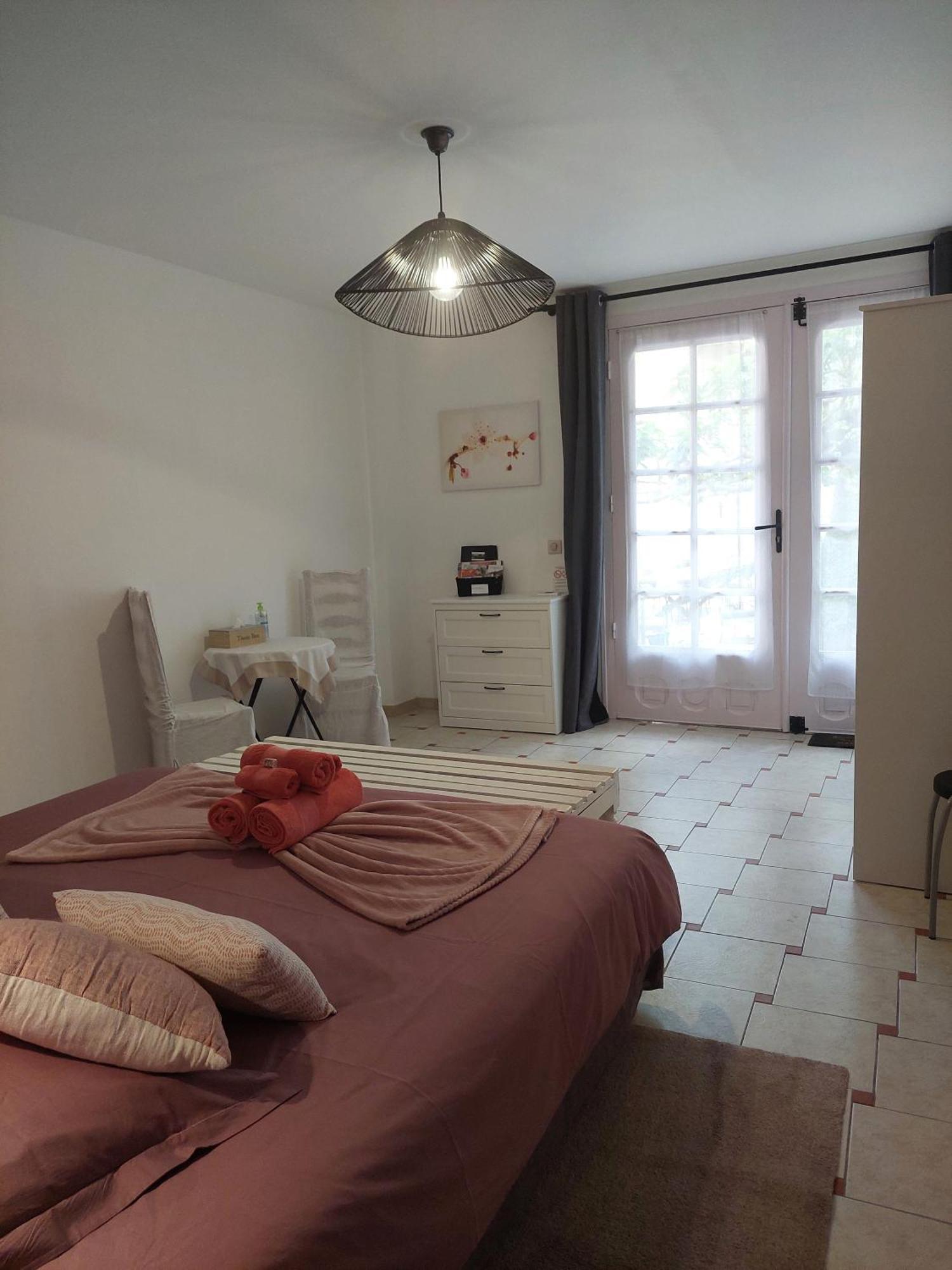 Mas Des Cigognes Bed & Breakfast Le Thor Bagian luar foto