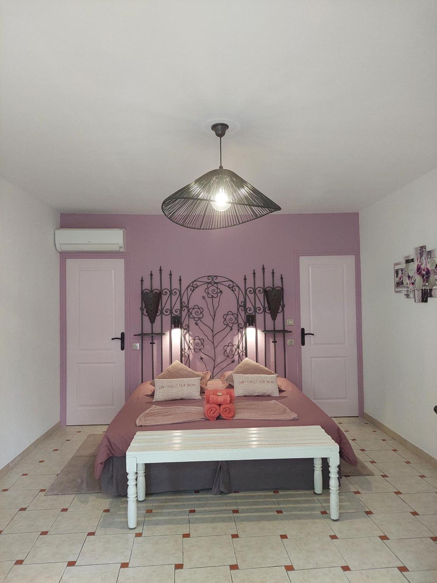 Mas Des Cigognes Bed & Breakfast Le Thor Bagian luar foto